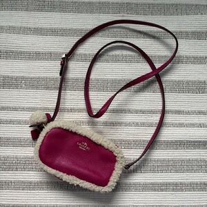 Coach Crossbody Pouch in Leather and Shearling Cranberry Natural